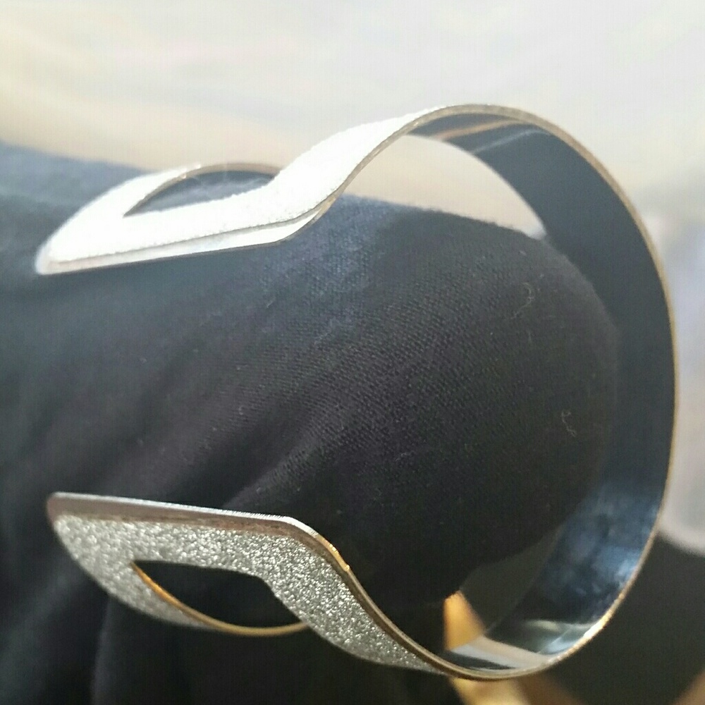 Bracelet - Picture 3 of 3