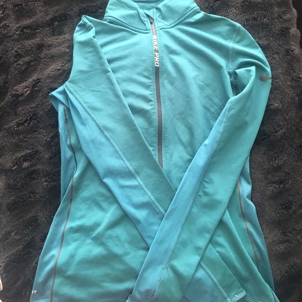 NikePRO zip up mesh detail size M never worn