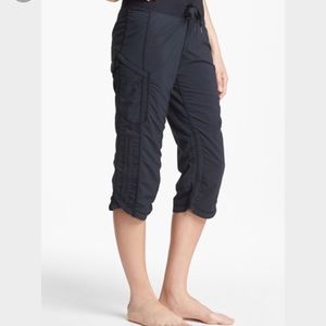 Zella Move Capris Size 6