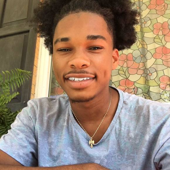 Meet your Posher, Carlos - Picture 1 of 1