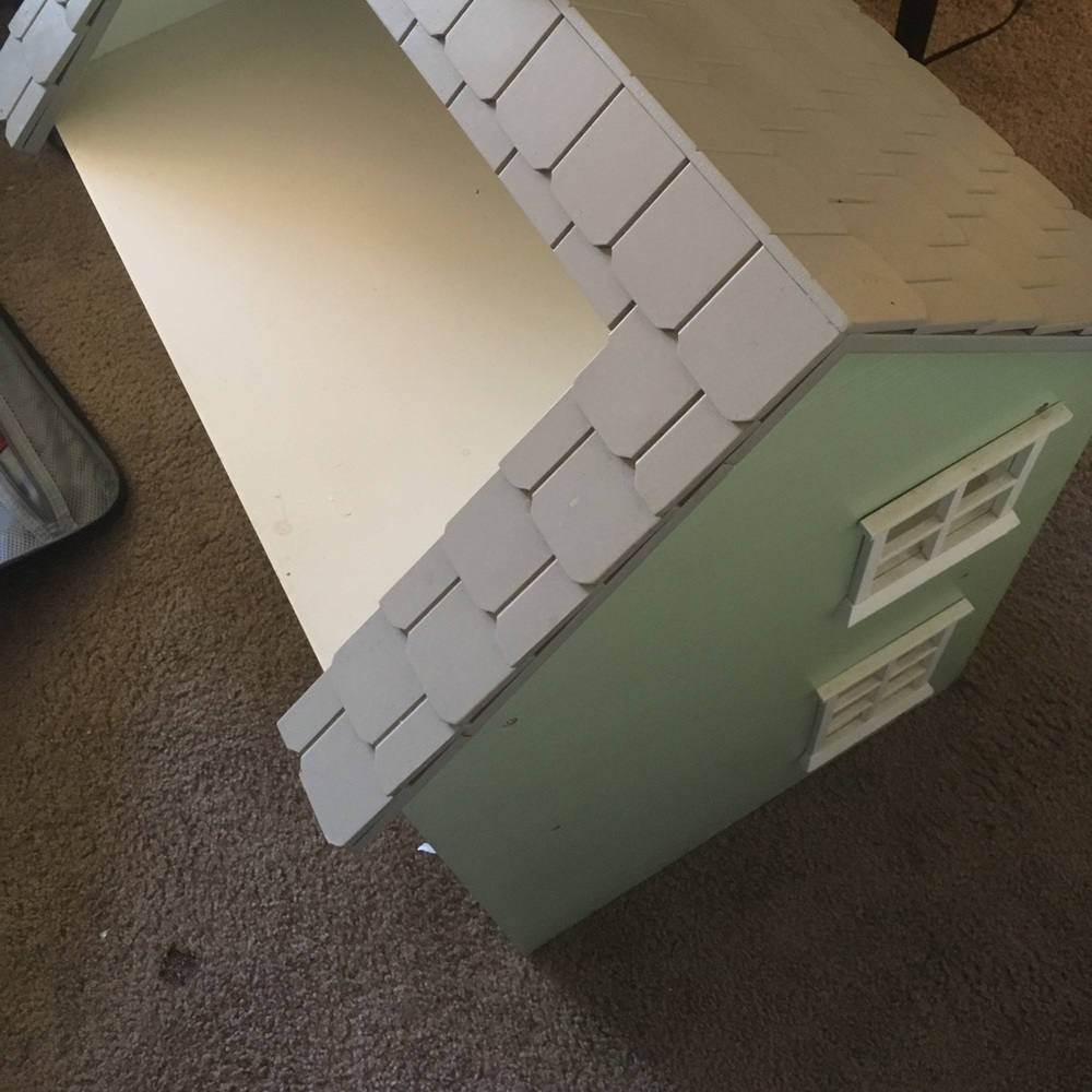 Doll house gently used - Picture 2 of 3
