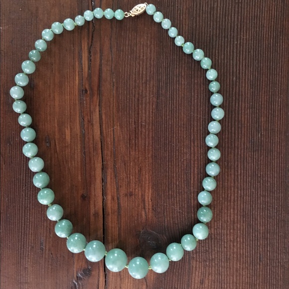 Jewelry - Jade necklace with 14k gold fastener