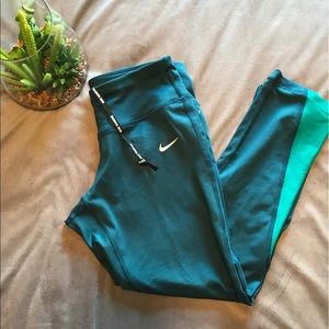 Nike workout capris