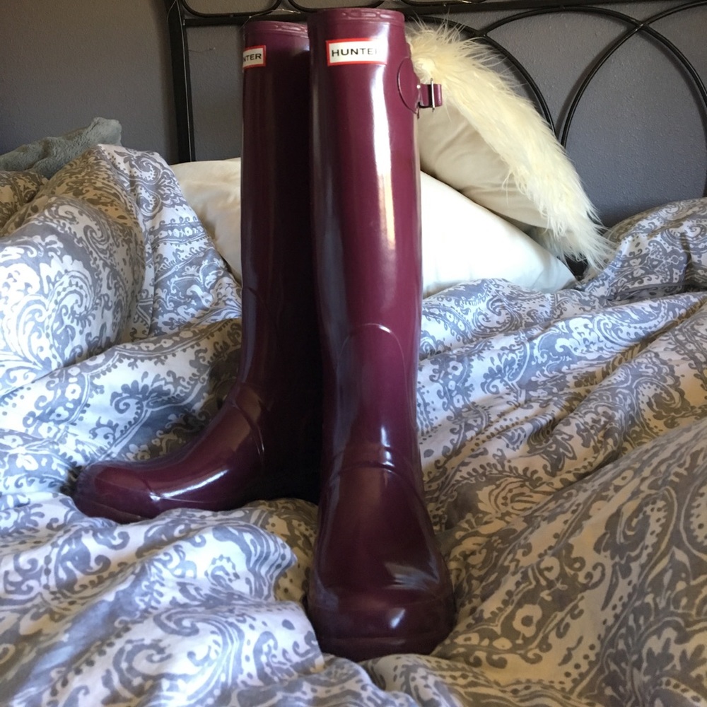 Hunter rain boots plum size 9
