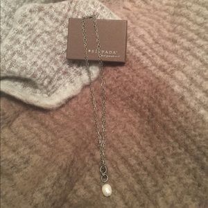 Silpad pearl necklace