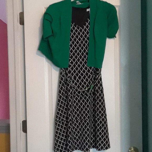 Knee length dress worn once, excellent condition - Picture 2 of 2