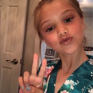 Meet your Posher, Olivia