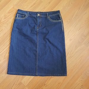 Denim knee-length skirt from Baccini.