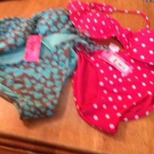 2 Bikinis