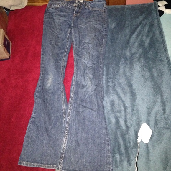Aeropostale Flare Jeans - Picture 2 of 4