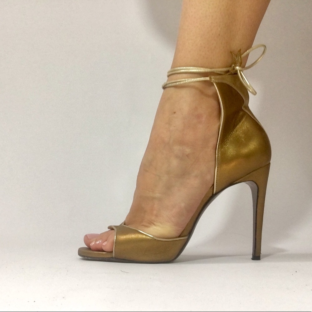 Valentina Carrano gold "Roxelana" sandals