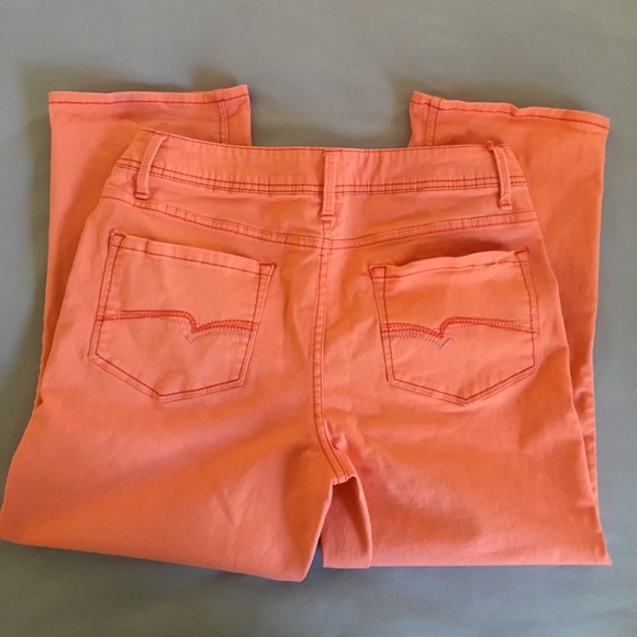 FaDed gl0rY dEniM Cr0p - Picture 3 of 8