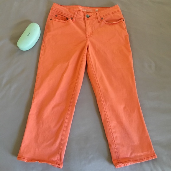 FaDed gl0rY dEniM Cr0p - Picture 4 of 8