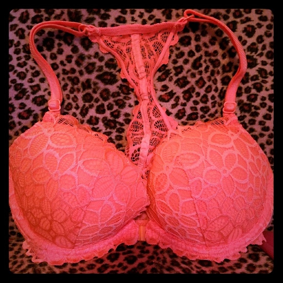 BNWOT! Victoria's Secret Coral Push up bra 32DD