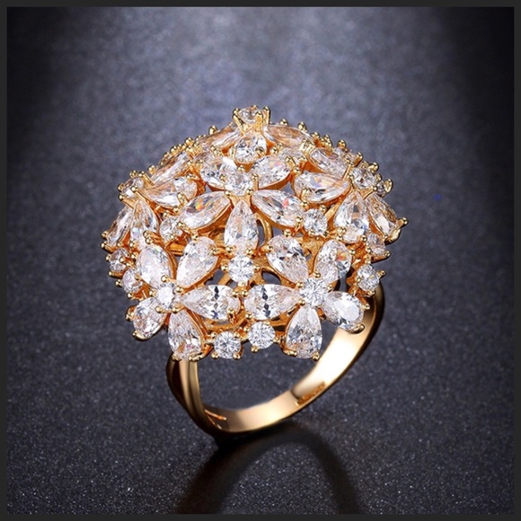 Swarovski Crystals Gold Flower Dome Ring - Picture 7 of 9