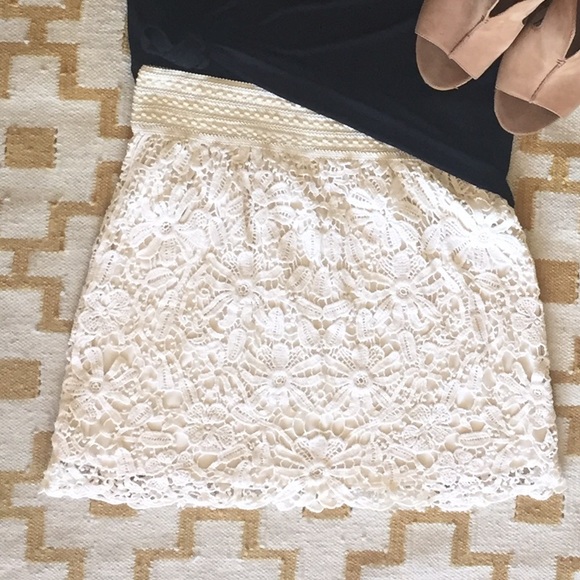 Forever 21 Dresses & Skirts - SALE❣️2 for $7❣️Cream lace skirt