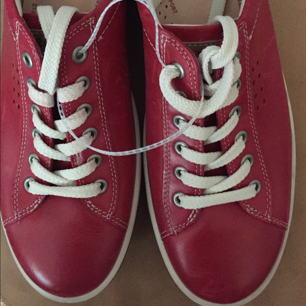 Women's ECCO Red Leather Shoe- Chase II Tie