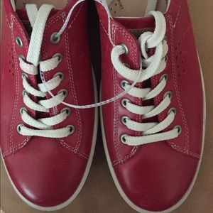 Women's ECCO Red Leather Shoe- Chase II Tie