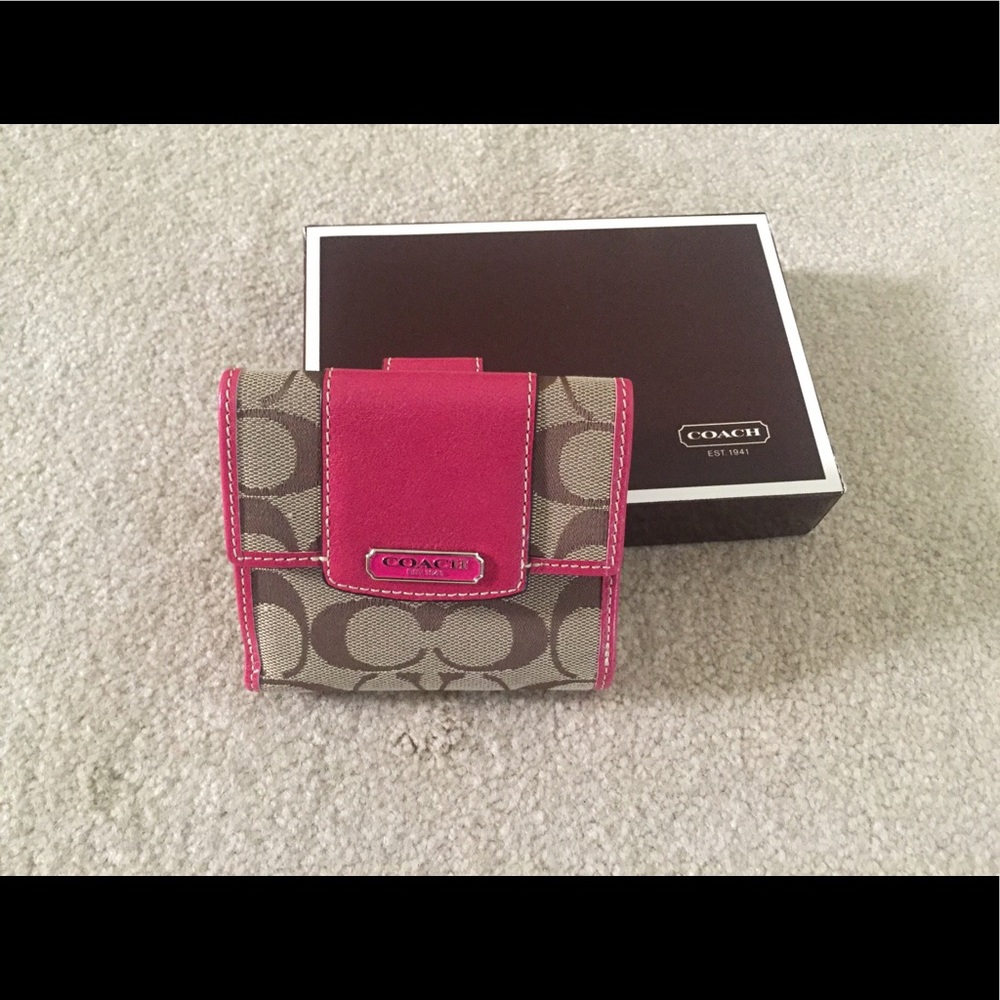 Coach small wallet ( Like new)