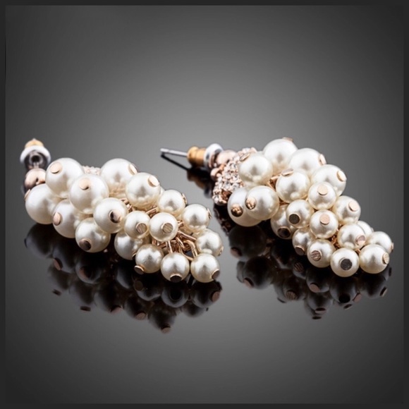 Swarovski Crystals Natania Grape Earrings - Picture 3 of 4