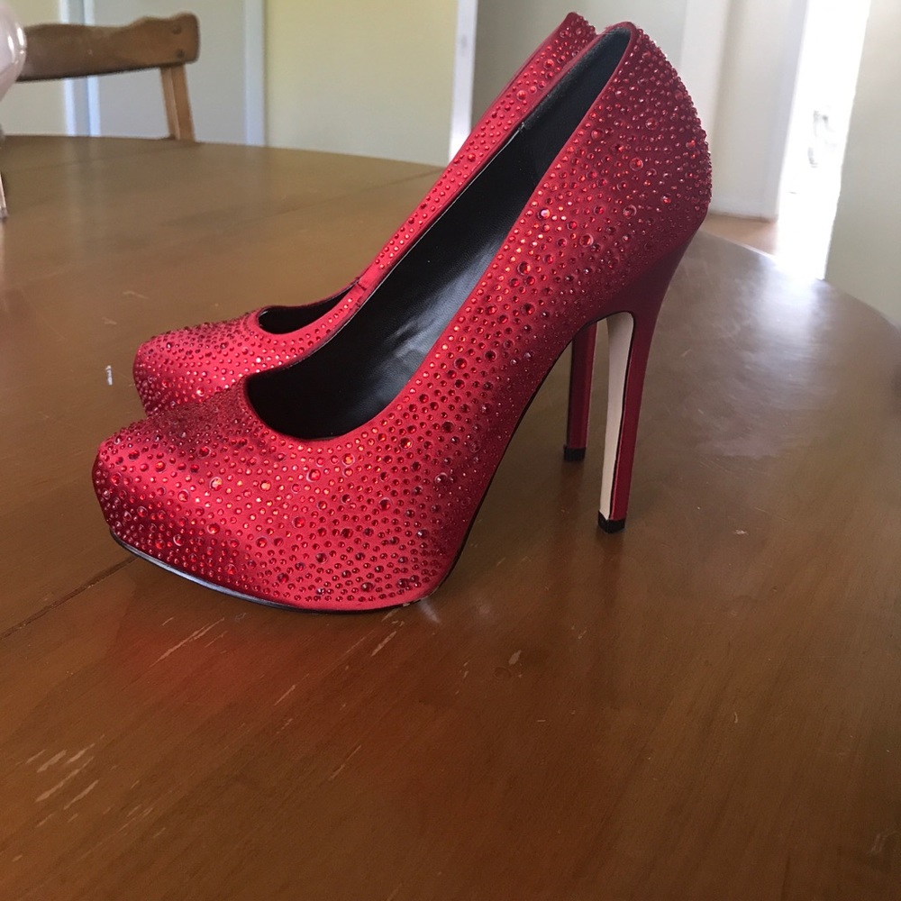 SALE🎉Aldo ruby red heels. Size 6.5