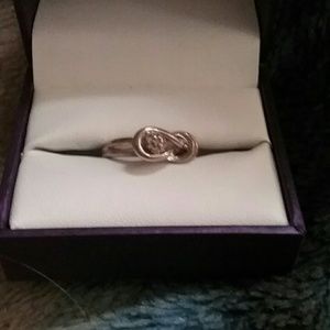 Gorgeous size 7 engagement ring all real diamonds