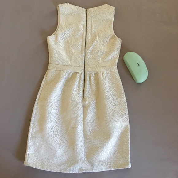 ShimMeRiNg cUt 0ut drEsS - Picture 2 of 9