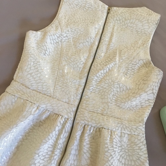 ShimMeRiNg cUt 0ut drEsS - Picture 4 of 9