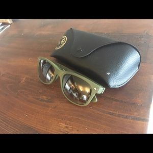 Men's new wayfarer ray ban sunglasses-discontinued