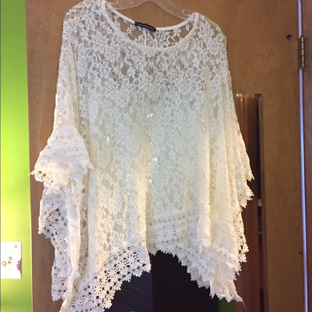 White, flowy, & lacy top!