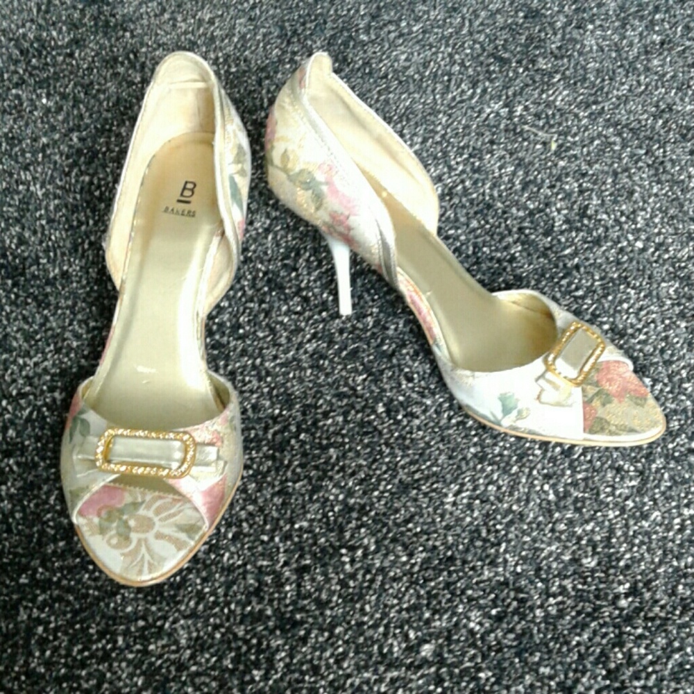 Metallic floral brocade pattern heels