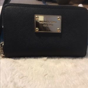 Michael Kors iPhone wristlet in saffino leather