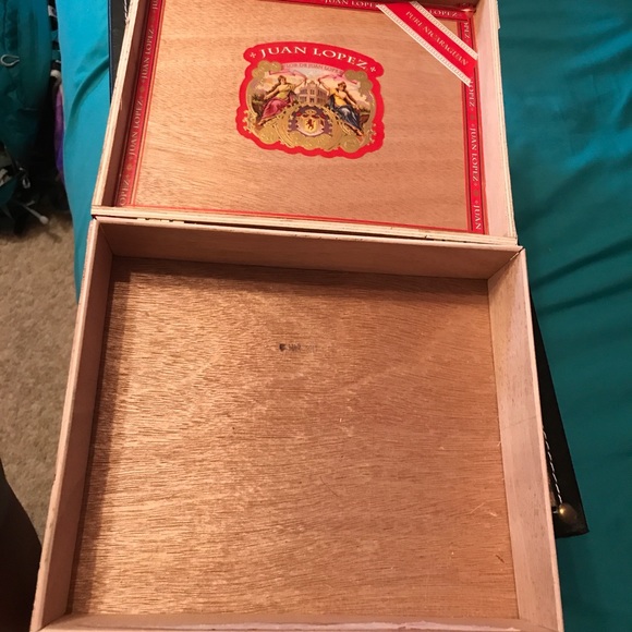 Juan Lopez Cigar Box - Picture 2 of 2