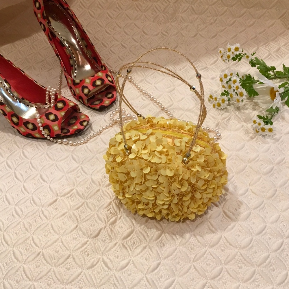 Darling & Unique Embellished 🌼 Petal Evening Bag