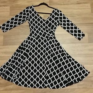 Beautiful dress! Very slimming & comfortable! EUC