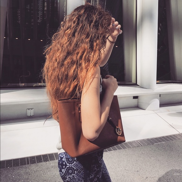 Meet your Posher, Halston! - Picture 2 of 5