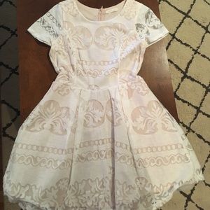 Adorable light cream dress!