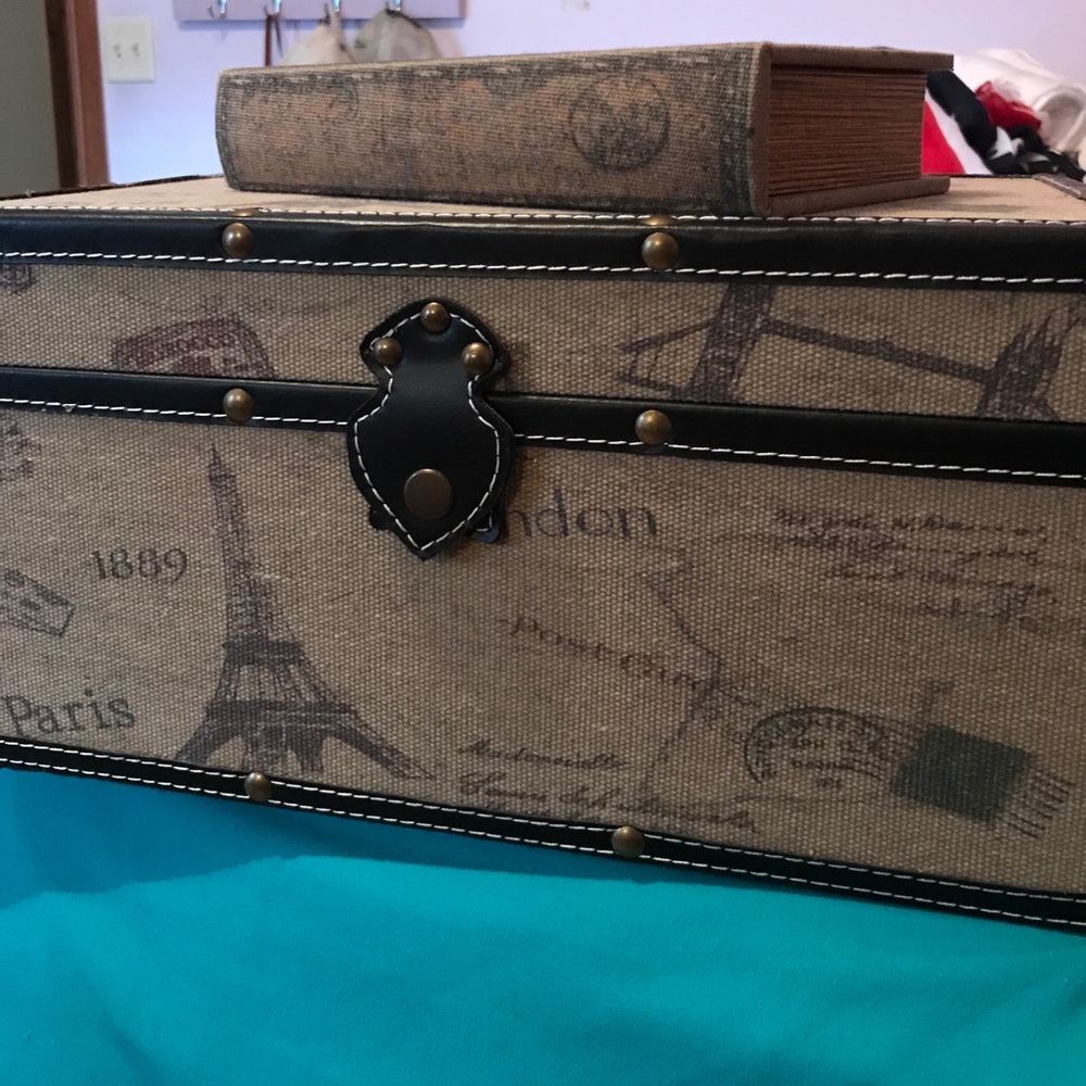 World Traveler Storage Decoration