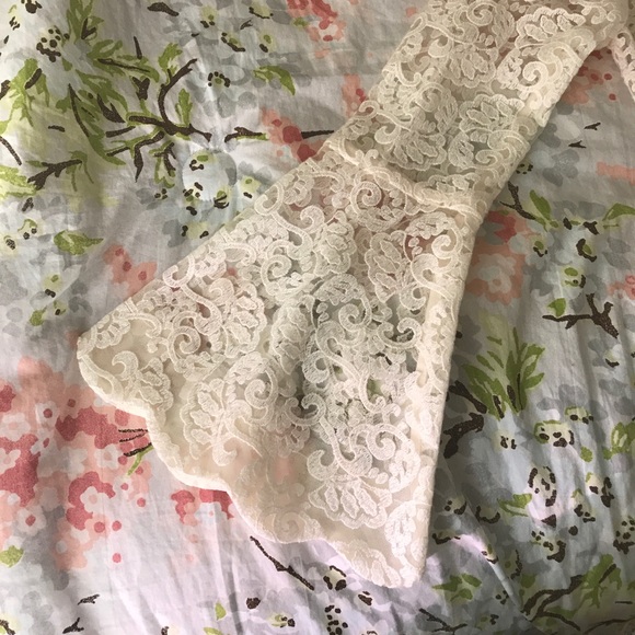 Lauren Conrad lace crop top with bell sleeves - Picture 4 of 4