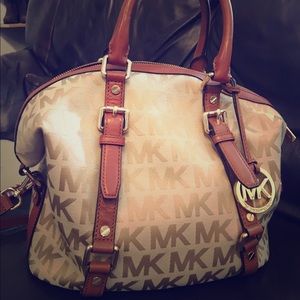 Signature logo Michael Kors medium purse