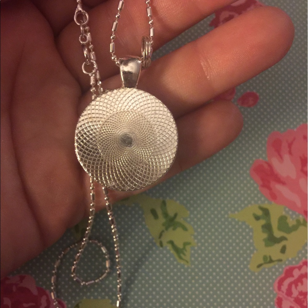 Handcrafted glass cabochon over dried flowers - Picture 5 of 5