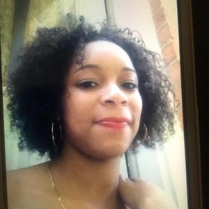 Meet your Posher, Davia