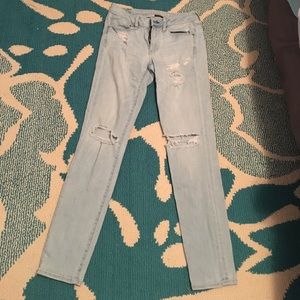 AE Distresss skinny jeans
