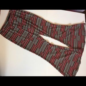 Bell bottom leggings with tribal print💙