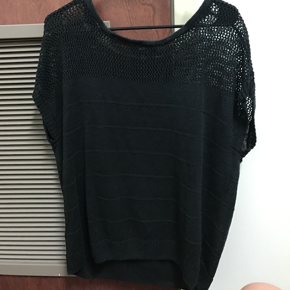 Black short sleeve knitted sweater