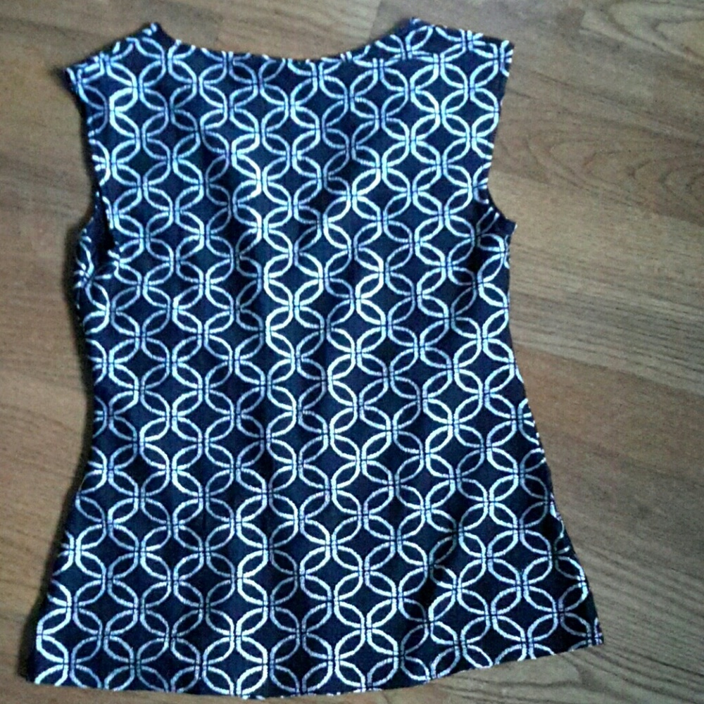 Ann Taylor Dressy pelpum sleevless top, size M - Picture 3 of 5