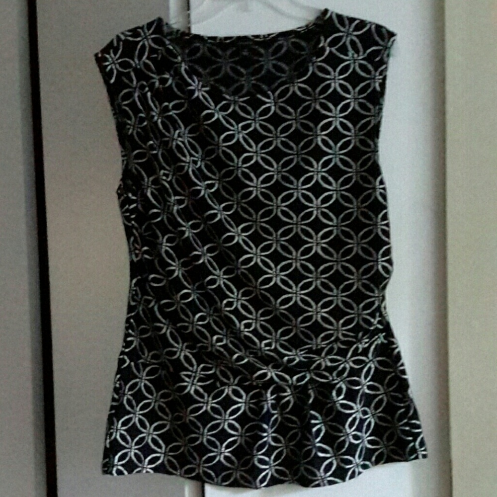 Ann Taylor Dressy pelpum sleevless top, size M - Picture 5 of 5