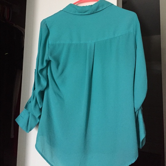 Express button down top - Picture 2 of 2