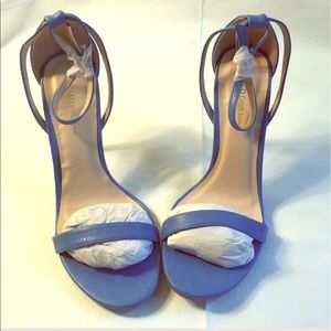 Wild Diva 👨🏾‍🎤 Blue ankle strap heels