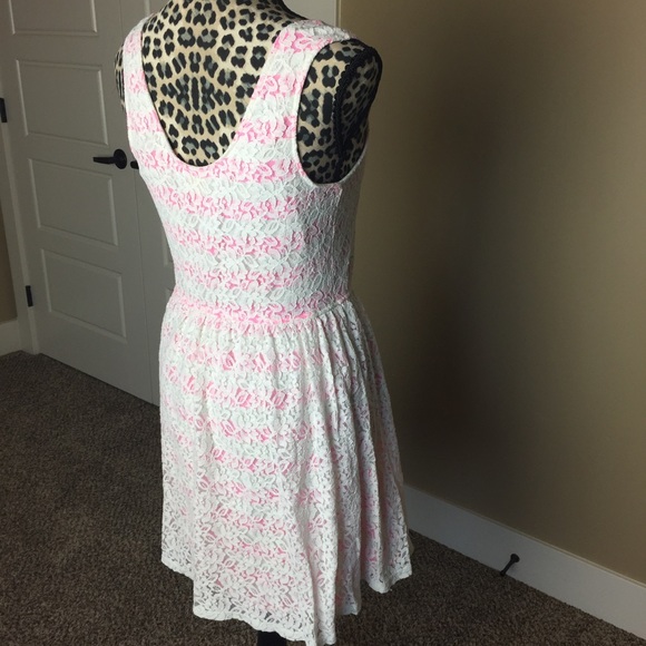 ❌SOLD❌ Pretty in Pink and Lace Dress - Picture 3 of 6